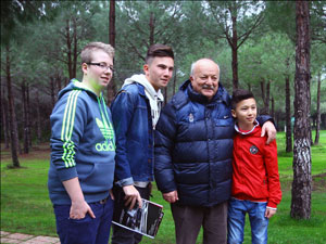 Sadri Şener bol bol fotoğraf çektirdi