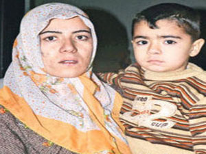 Kahraman anne oğlunu kurtardı!