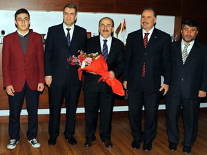 Gümrükçüoğlu,eğitime desteği sürdürüyor