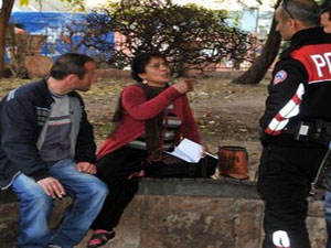 İki kadın bir erkek ?