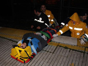 Polisten kaçarken tren çarptı