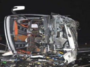 Yolcu otobüsü takla attı ölü ve yaralılar var