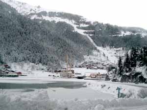 Uzungöl kar yağışı sonrası dondu