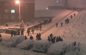 Sabaha kadar kartopu oynadılar