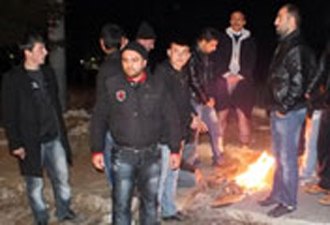 Fabrika önünde gece eylemi!