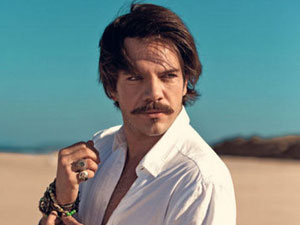 Ünlü oyuncu barda rehin kaldı!