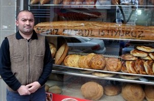 Temiz futbol için 2 metrelik ekmek yaptı