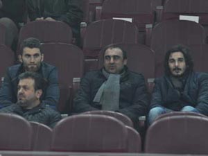 Eski kaptan tribünde