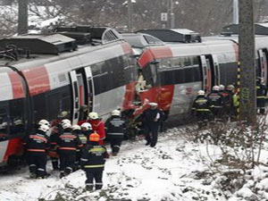 Hızlı trenler çarpıştı!