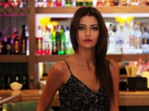 Ünlü mankene hırsız şoku !