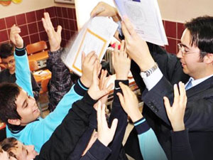 Öğrenciler bugün karnelerini alıyor...