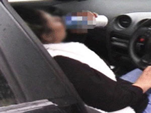 Polisi trafikte şoke eden kadın!