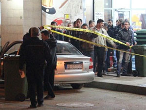 TS maçını izlerken arkadaşını bıçakladı!