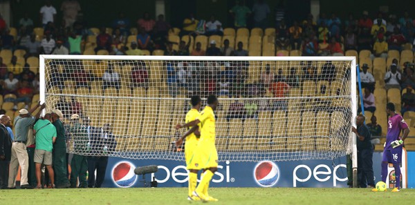 Afrika'da kale direği yamuldu!