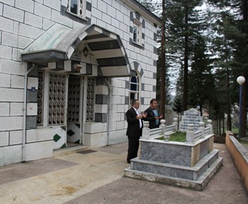 Öldürüldüğü yere gömüldü