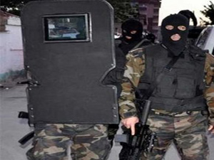 Cinnet geçiren polis dehşet saçtı