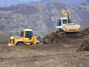Akçaabat'ta dağ evlerinin yapımına başlandı