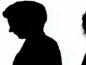 Eski karısının adını almak istiyor...