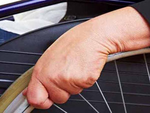 Felçli kadın 52 yıl sonra yürüdü