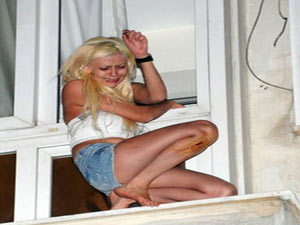 Facebook'a yazdığını  yaptı!