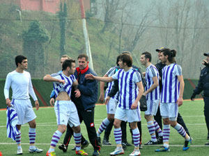 Amatör lig maçında kavga !