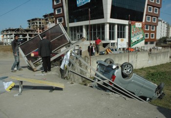 Kavşaktan dönmeye çalışırken...