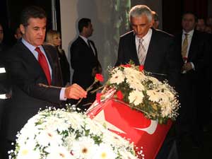 Tekin Akmansoy törenle uğurlanıyor