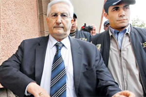 Tümgeneral'den Çevik Bir'e çay isyanı