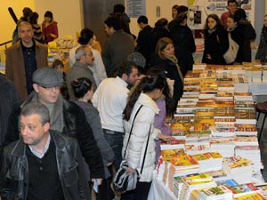 Kitap fuarı cıvıl cıvıl