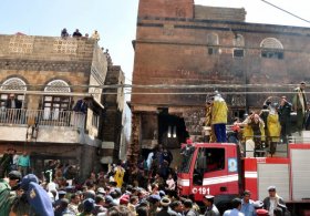 Şehrin ortasına savaş uçağı düştü