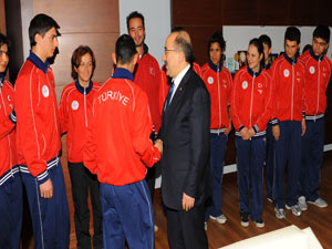 Özel sporculardan Gümrükçüoğlu'na ziyaret
