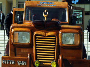 Trabzonlu mucidin arabası Ağaoğlu'nda