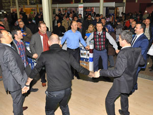 Horon aşkı yolları kapattı