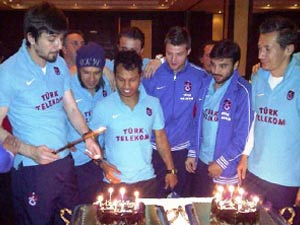 Alanzinho ve Cech'e doğum günü