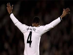 Ünlü futbolcu karısını bıçakladı !