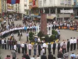 Temel atma günü kendimizi yakarız