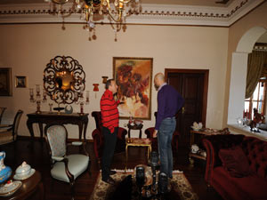 Tolunay Kafkas ve eşi Konağın misafiri oldu