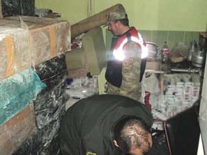 Gümrük Kaçağı İçki ve Sigara Ele Geçirildi