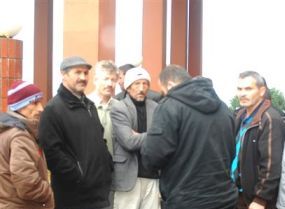 Paralarını alamadılar valiliğe yürüdüler