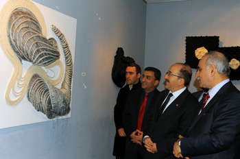 Gümrükçüoğlu, tekstil sergisini gezdi