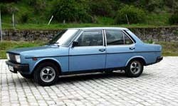 Eski model araca yol gözüktü...