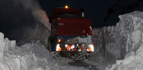Gümüşhane'de karla yoğun mücadele