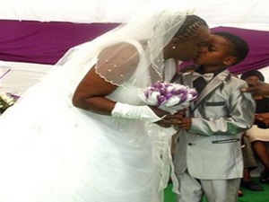 8’lik damada 61’lik gelin!