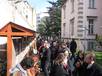 Karikatür yaparak sorunlarını anlattılar