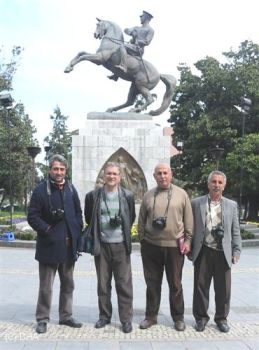 Atatürk Anıtı ekmek kapısı oldu