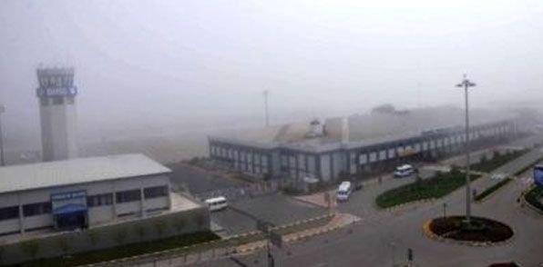 Sis hava ulaşımını engelledi!