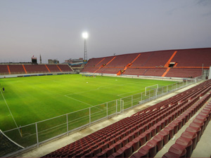Avni Aker'de protesto pankartı
