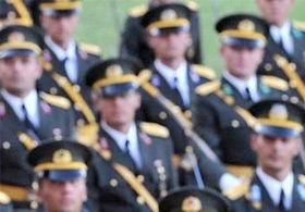 Astsubaylar polise tanınan hakları istiyor