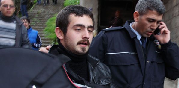 Bebeği ile intihara kalktı!