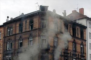 Almanya'da Trabzonluların evi yandı 2 ölü 26 yaralı